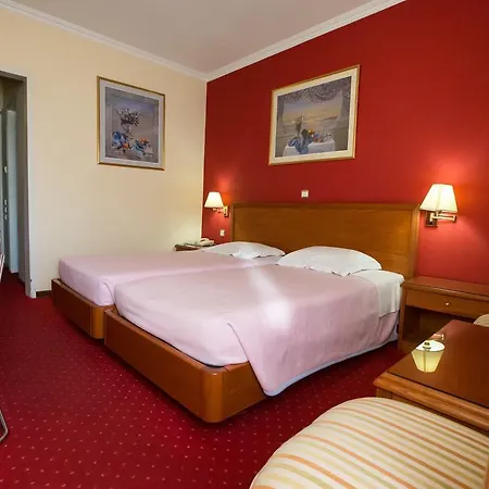 Grand 3* لاريسا