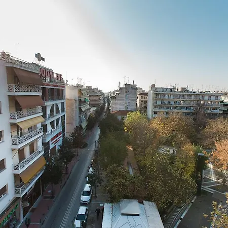 Grand فندق لاريسا