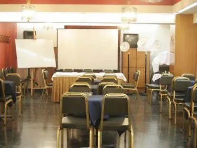 Grand לריסה